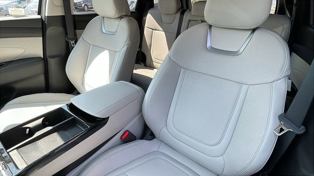 New 2025 Hyundai Tucson Limited image 15