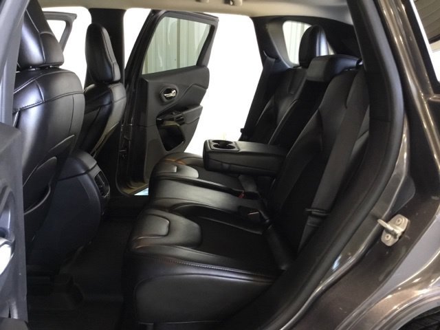 Used 2019 Jeep Cherokee Latitude Plus AWD/4WD image 36