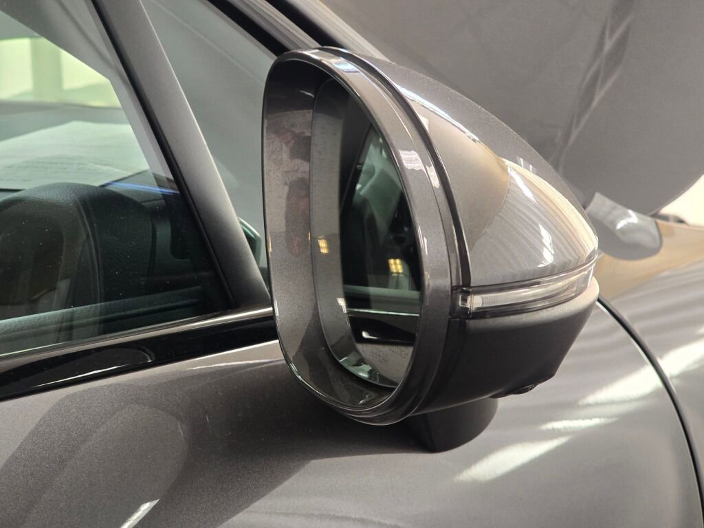 Certified 2025 Porsche Cayenne image 30