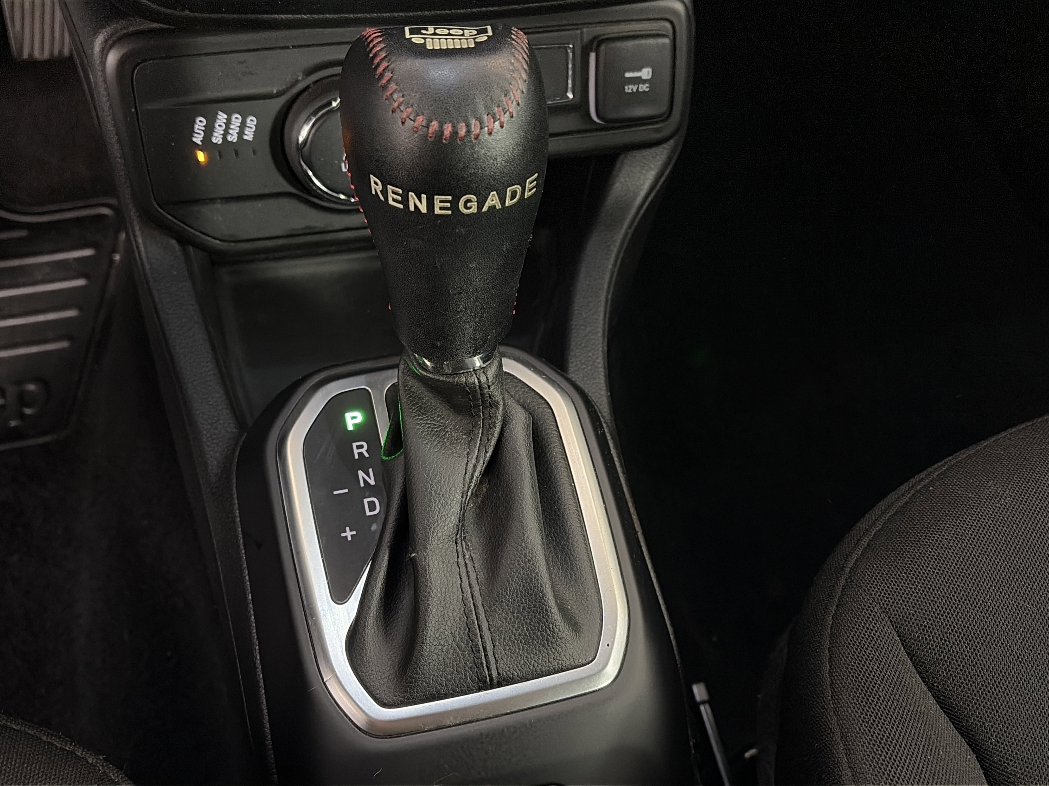 Used 2018 Jeep Renegade Latitude w/ Cold Weather Group image 26