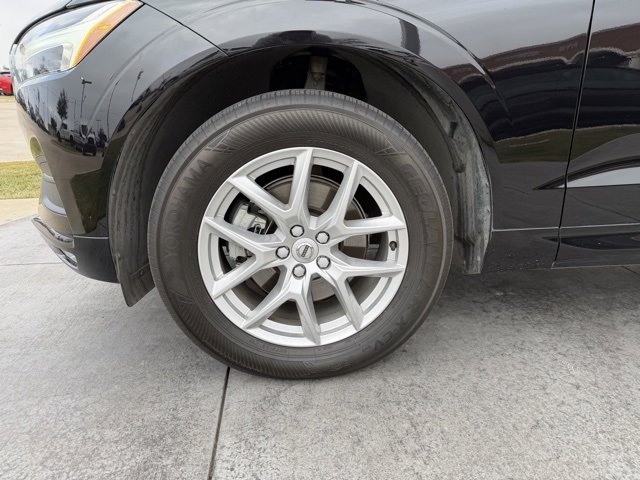 Used 2021 Volvo XC60 T5 Momentum w/ Climate Package image 4