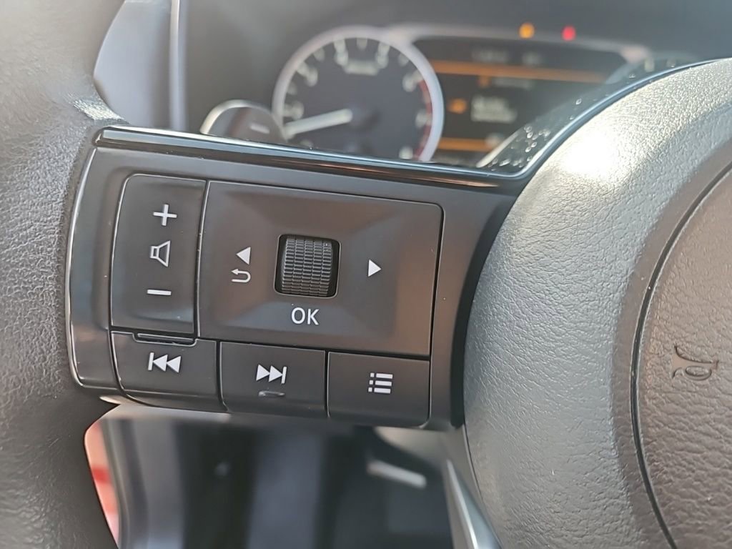 Used 2023 Nissan Rogue SV image 19