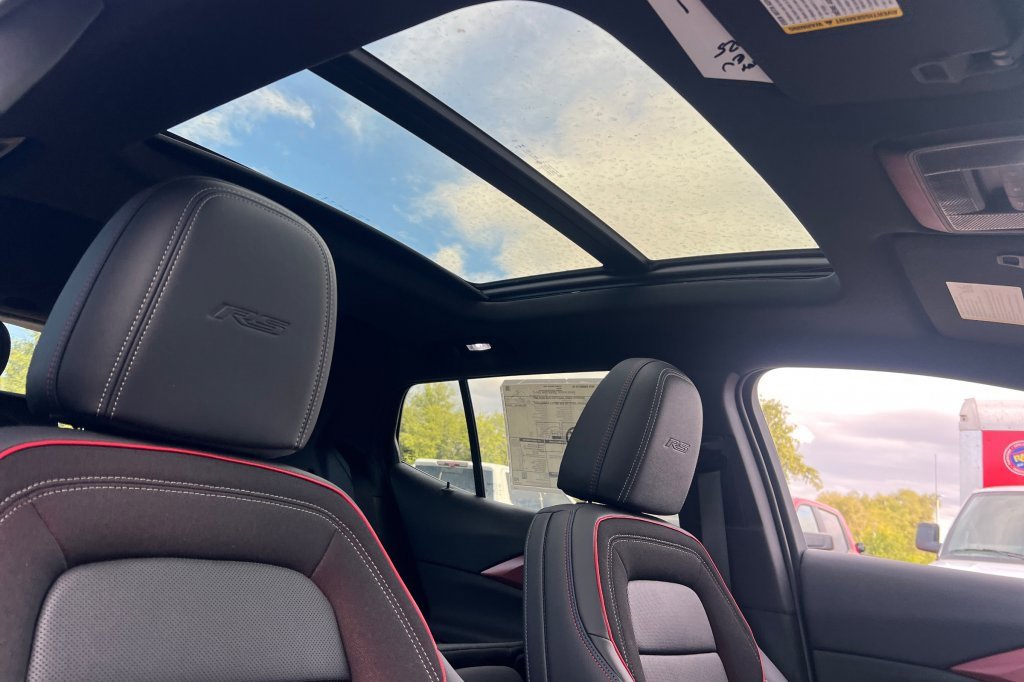 New 2025 Chevrolet Equinox EV RS image 14