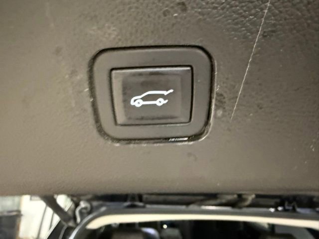 Used 2018 Chevrolet Traverse Premier image 12