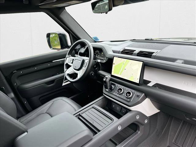 New 2024 Land Rover Defender 110 SE image 21