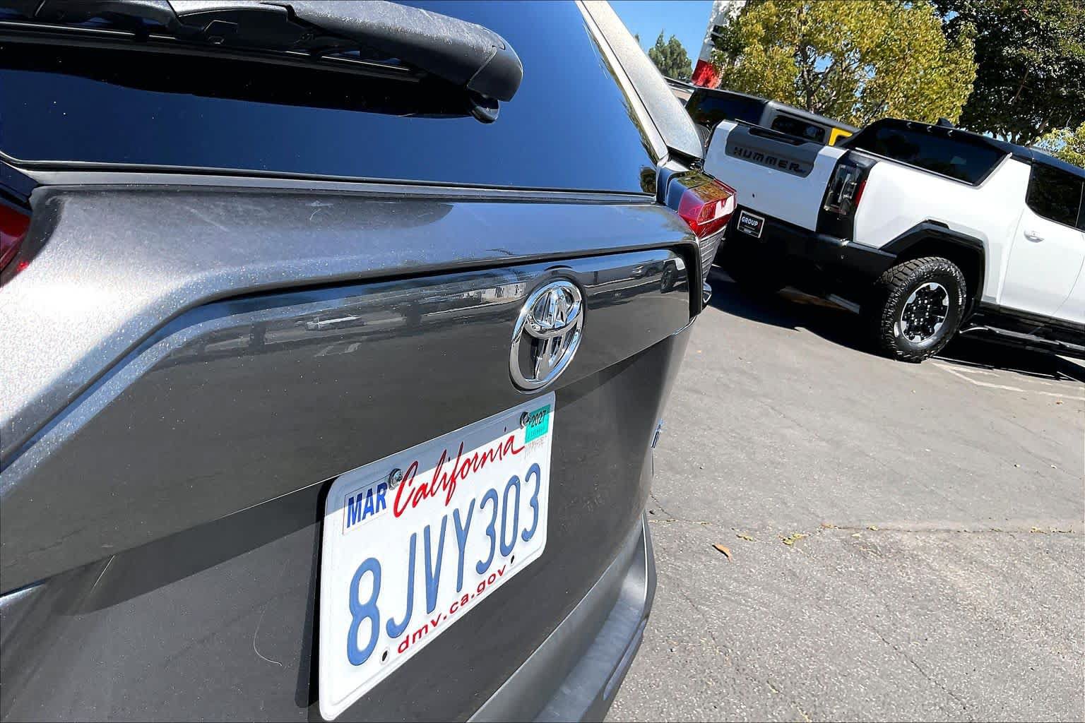 Used 2019 Toyota RAV4 LE w/ Carpet Mat Package FWD image 30