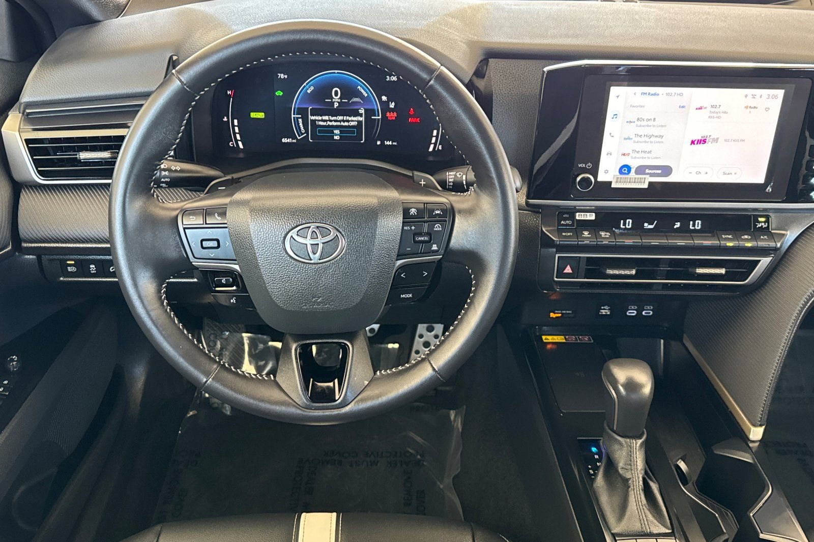 Used 2025 Toyota Camry SE w/ Convenience Package FWD image 14