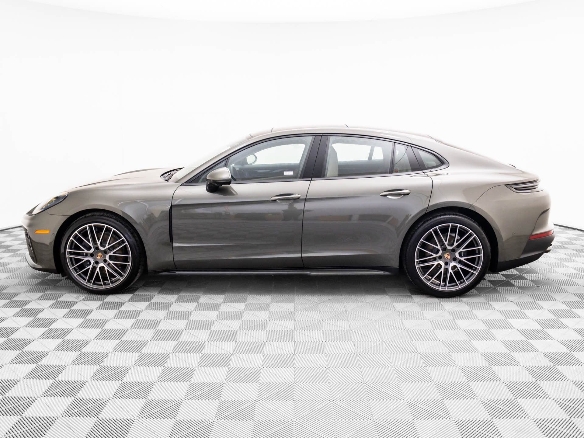 New 2026 Porsche Panamera 4 video 2