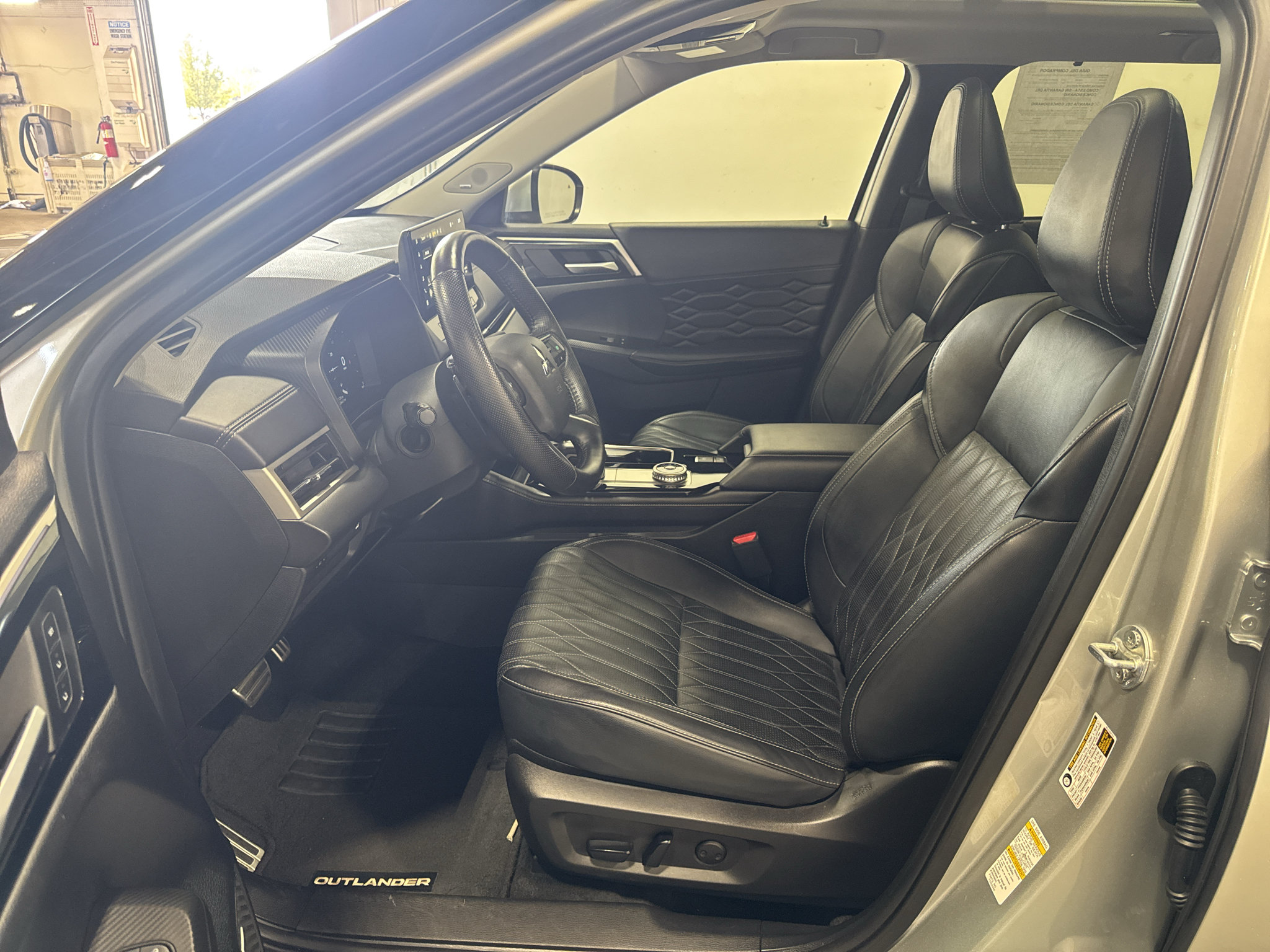 Used 2025 Mitsubishi Outlander SEL AWD/4WD image 28