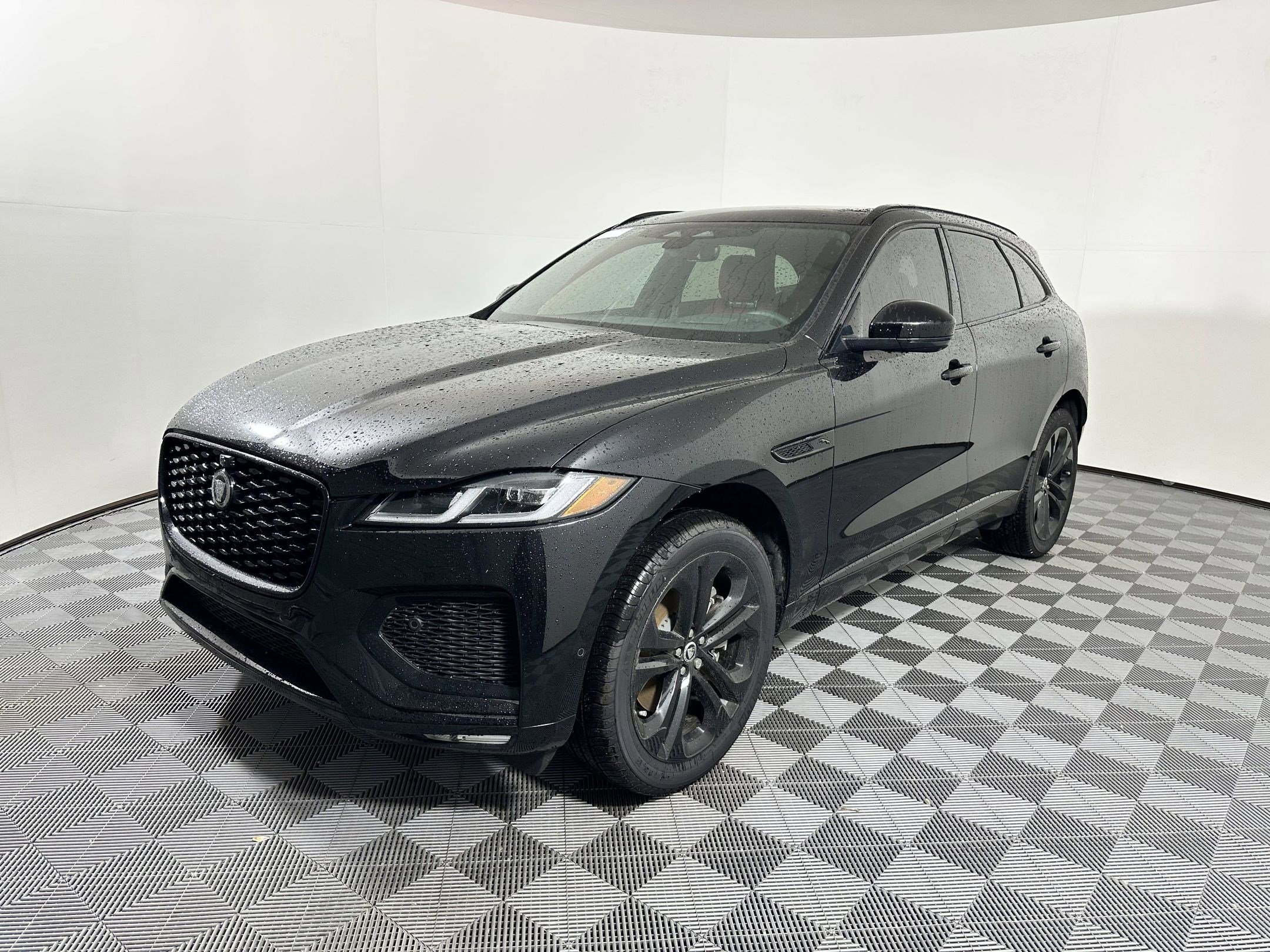 Used 2026 Jaguar F-PACE R-Dynamic S image 1