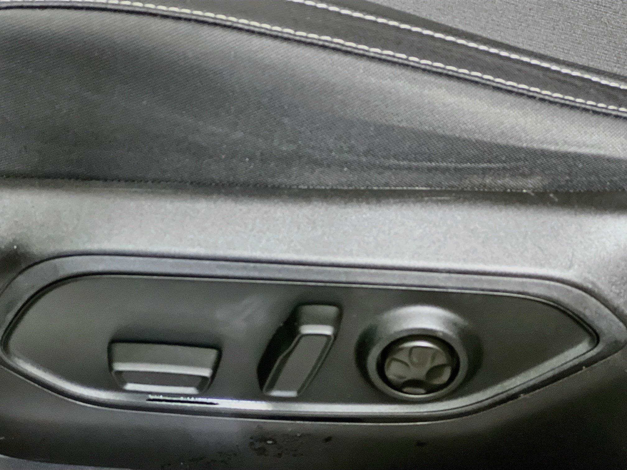 Used 2025 Jeep Grand Cherokee L Laredo RWD image 15