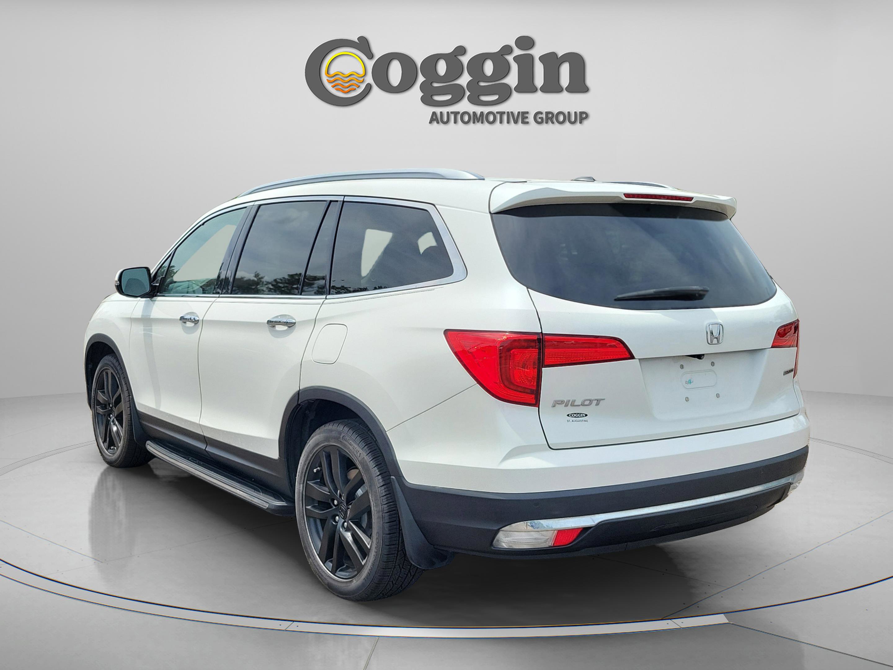 Certified 2017 Honda Pilot Touring image 3