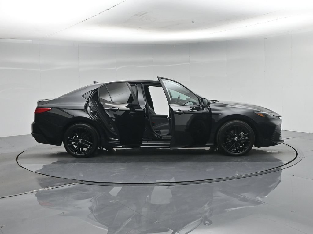Used 2026 Toyota Camry SE FWD image 5