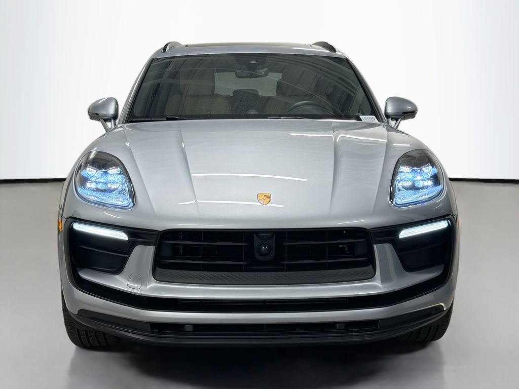 Certified 2025 Porsche Macan AWD/4WD image 6