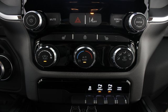 New 2025 RAM 1500 4x4 Crew Cab image 6