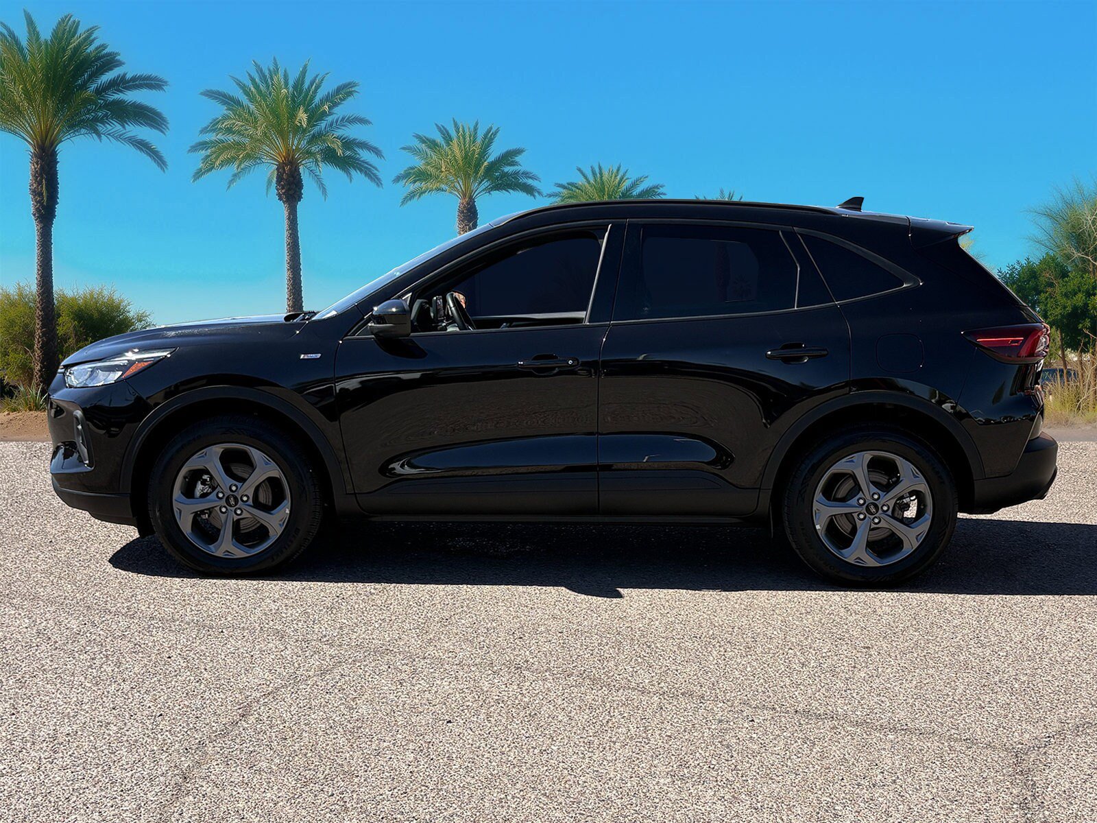 Certified 2025 Ford Escape ST-Line Select AWD/4WD image 2