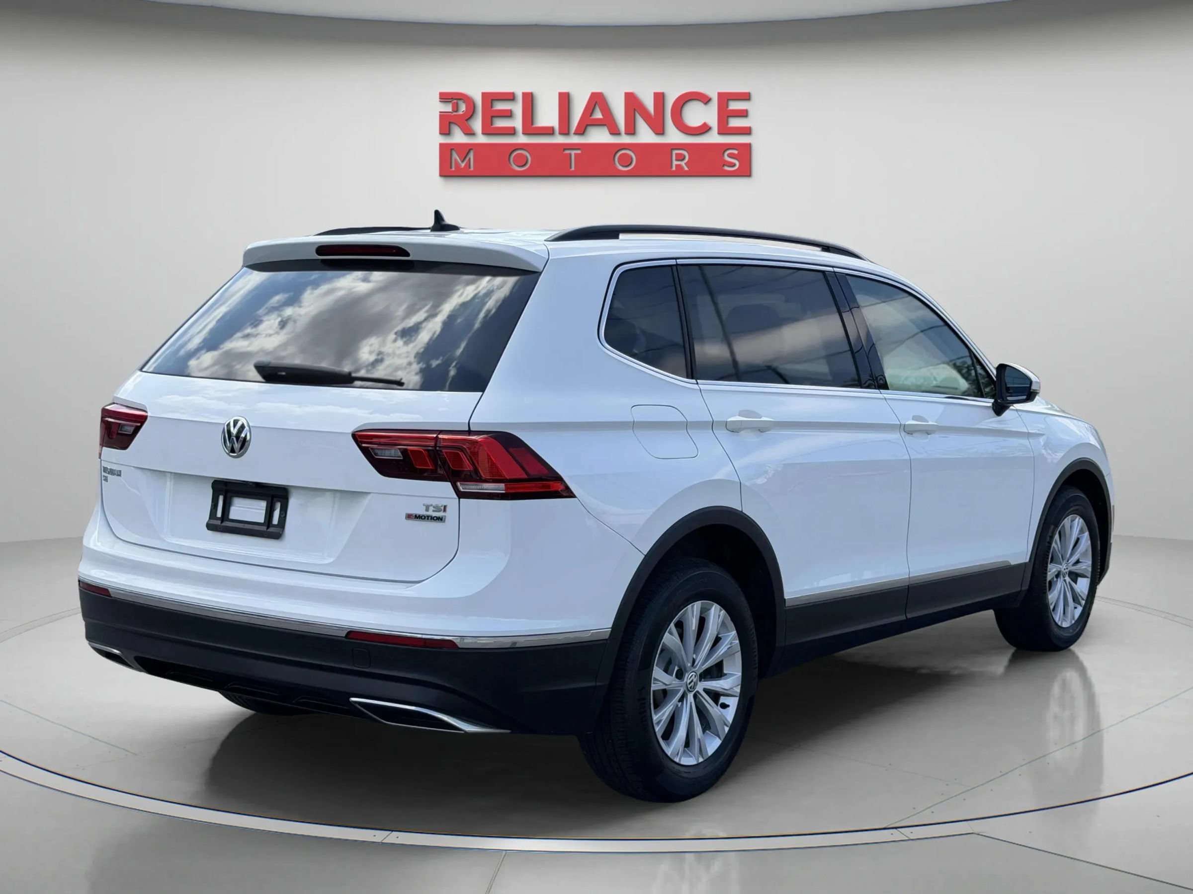 Used 2018 Volkswagen Tiguan SE AWD/4WD image 8