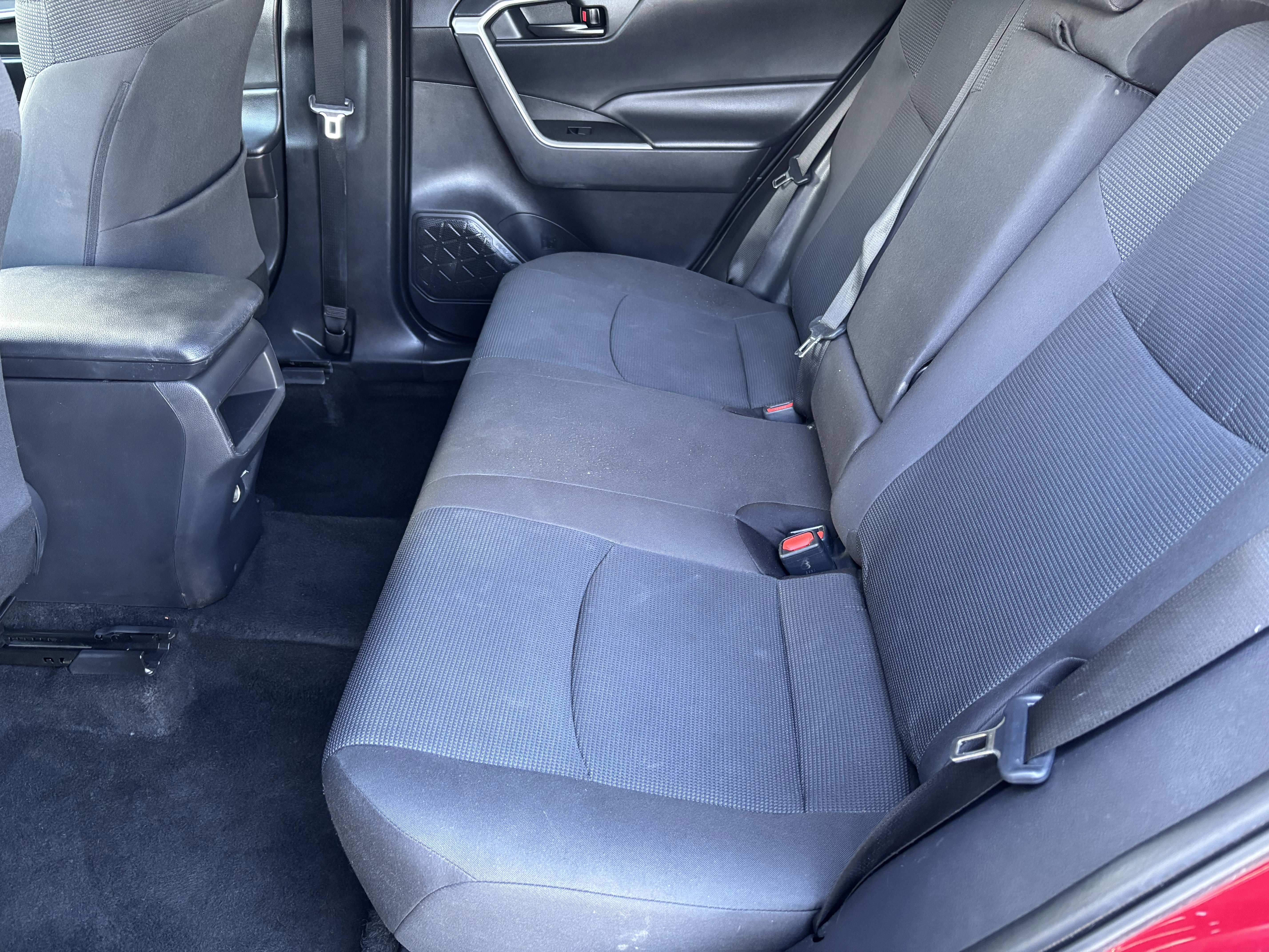 Used 2020 Toyota RAV4 LE AWD/4WD image 24