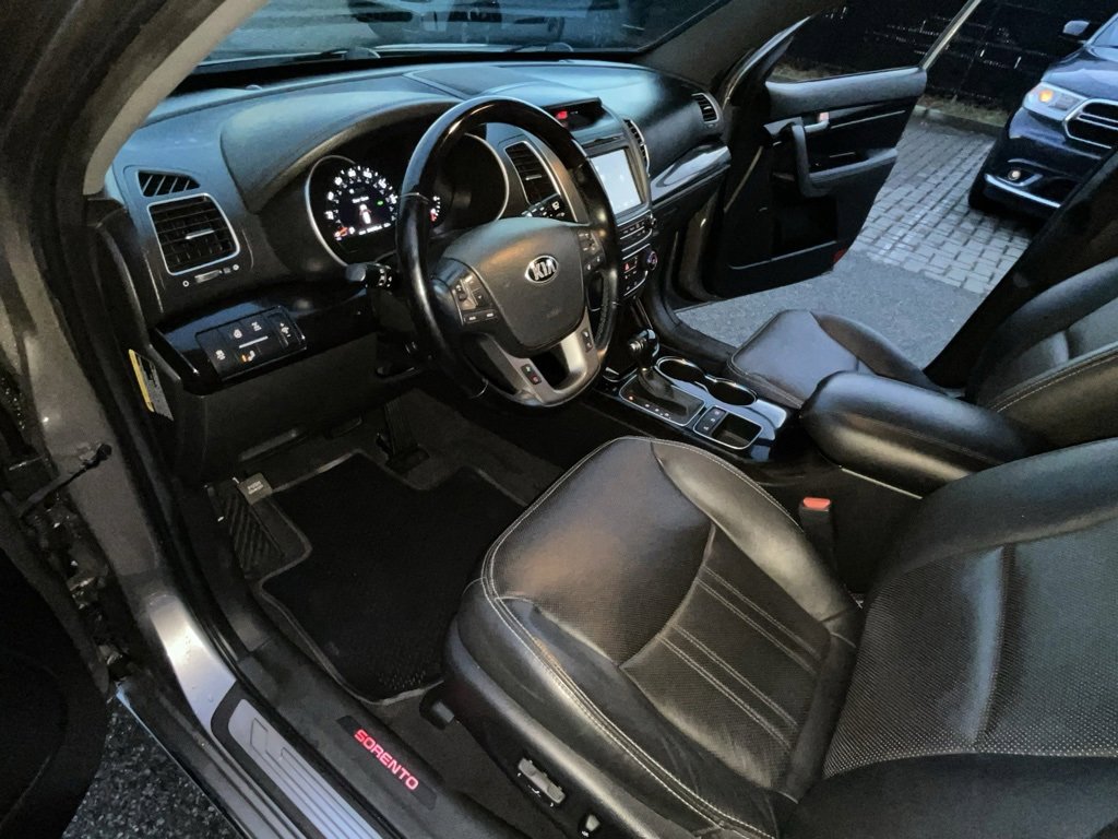 Used 2015 Kia Sorento SX image 8