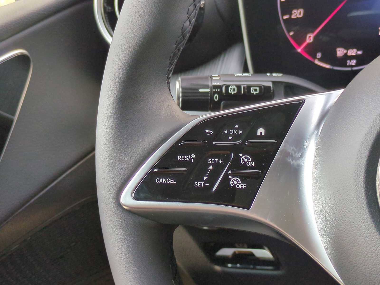 Used 2025 Mercedes-Benz GLC 300 4MATIC image 26