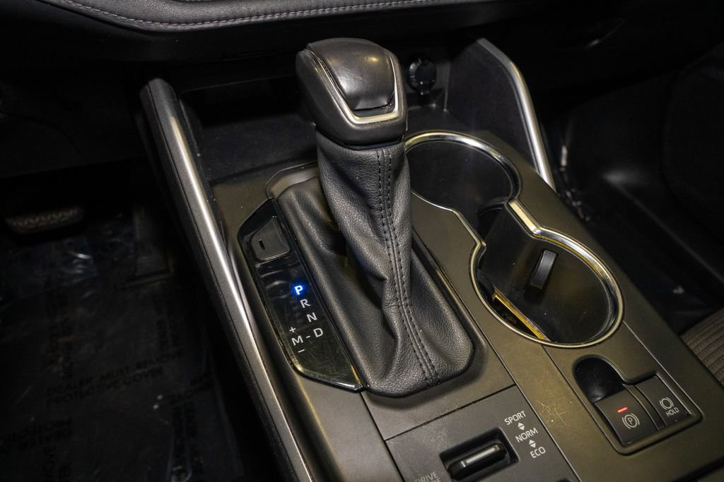 Used 2021 Toyota Highlander LE image 16