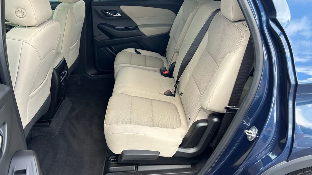 Used 2022 Chevrolet Traverse LS image 19