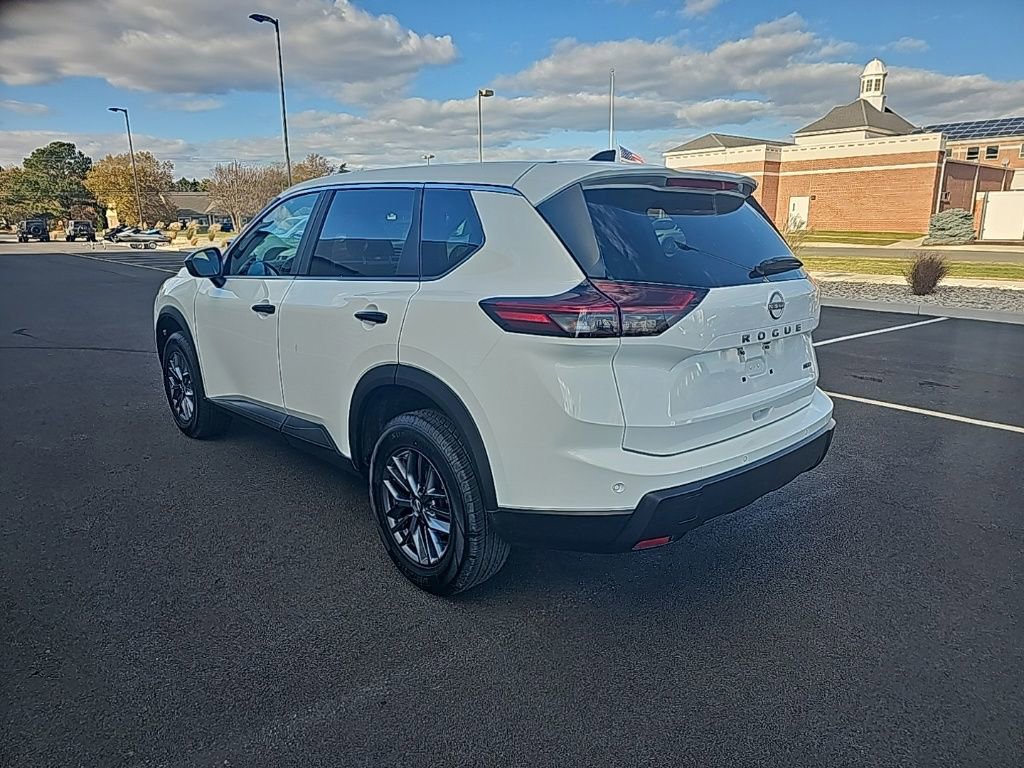 Used 2024 Nissan Rogue S image 5