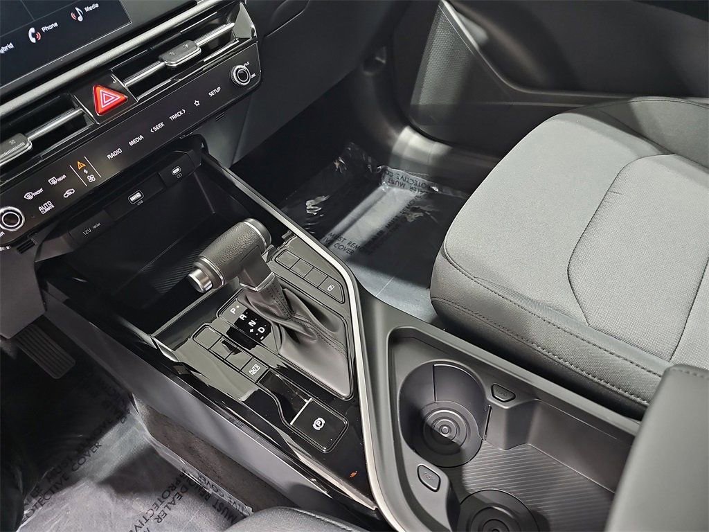 Used 2024 Kia Niro LX image 24