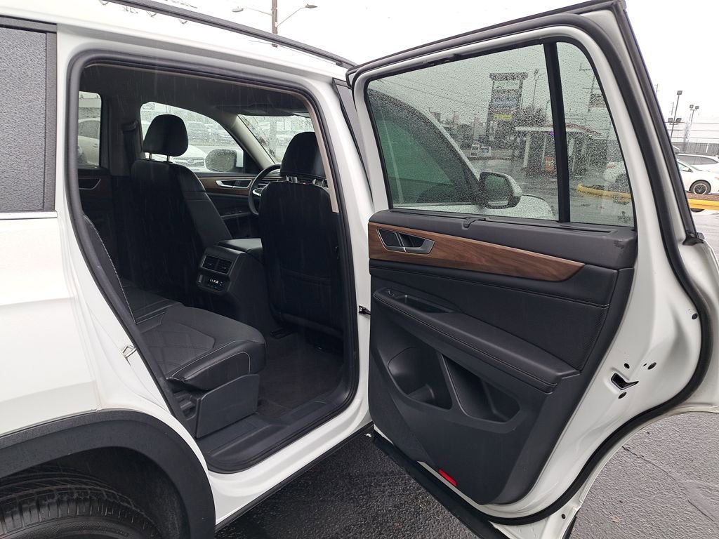 Used 2024 Volkswagen Atlas SE image 15