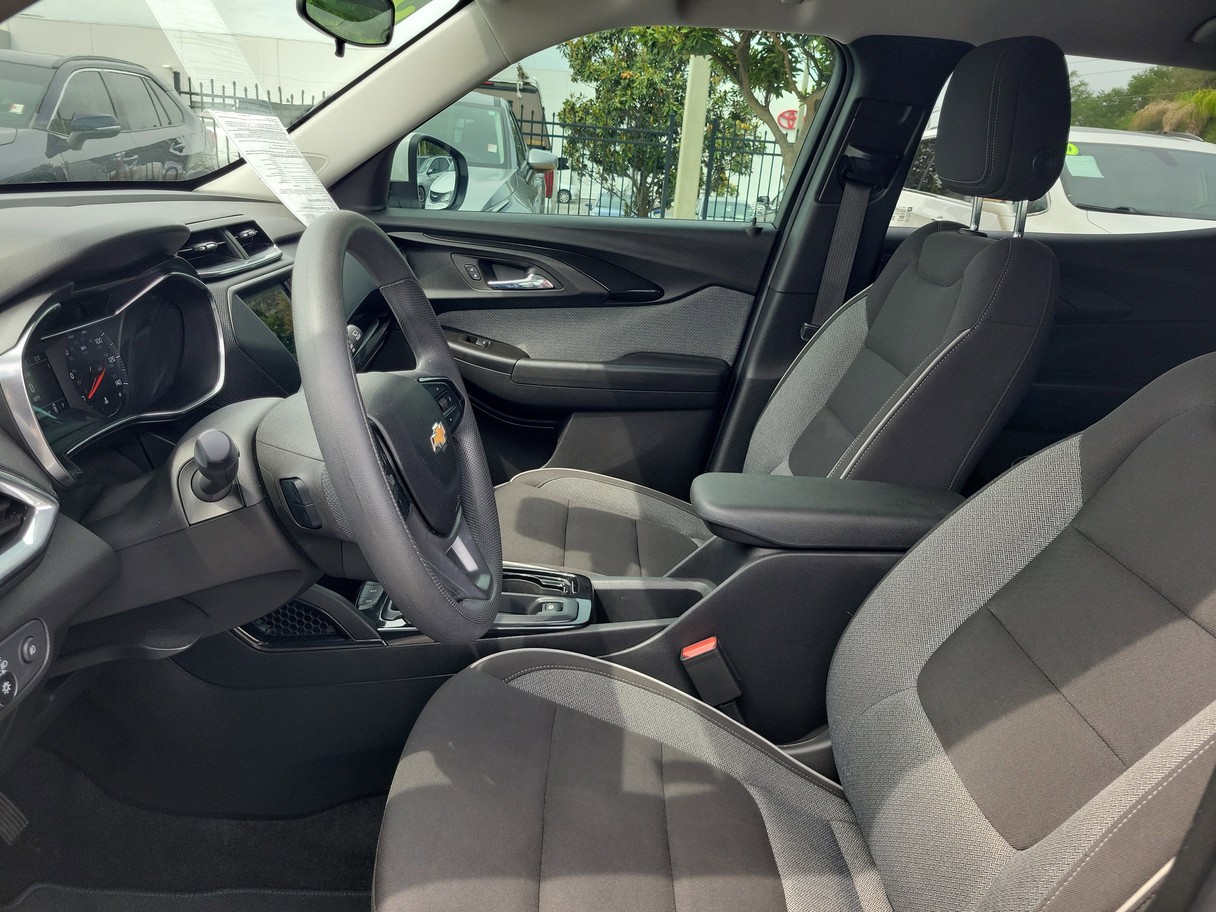 Used 2023 Chevrolet TrailBlazer LT FWD image 21