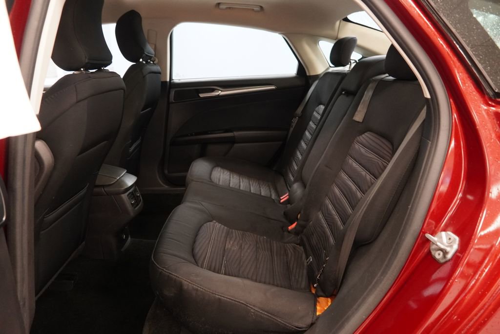 Used 2016 Ford Fusion SE FWD image 24
