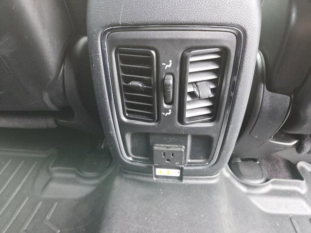 Used 2017 Jeep Grand Cherokee Altitude AWD/4WD image 13