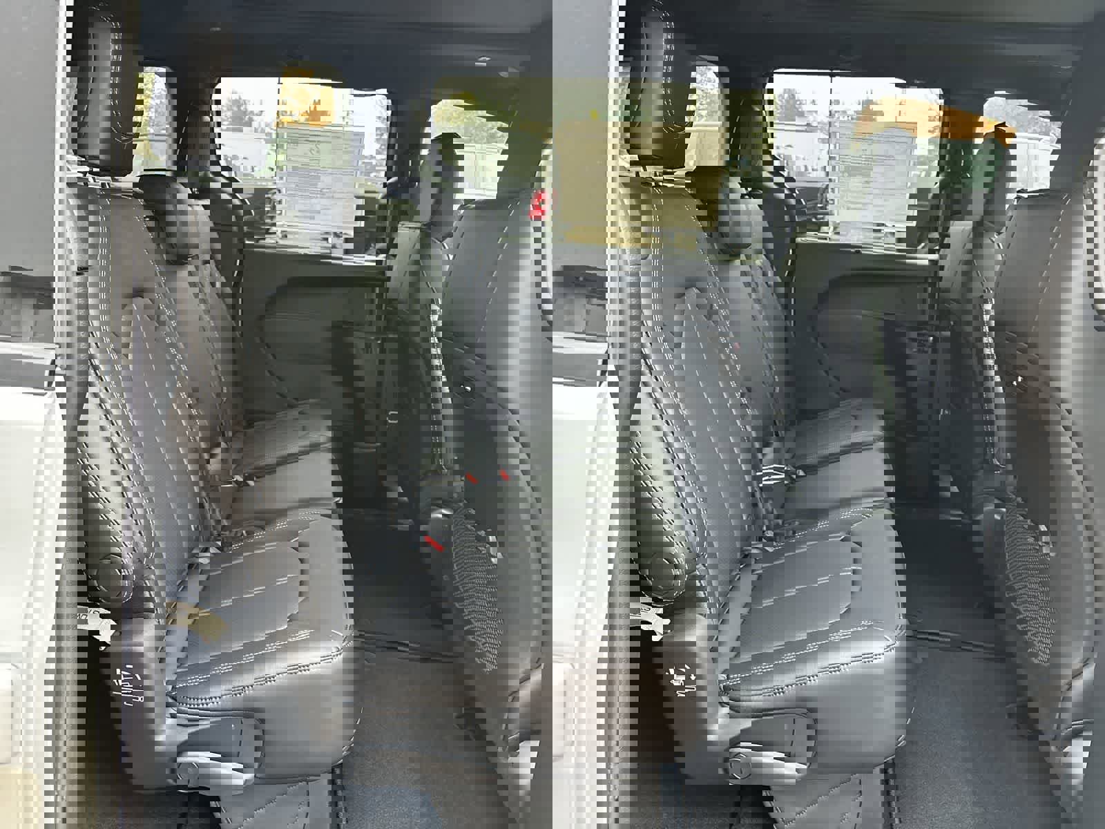 New 2026 Chrysler Pacifica Select w/ S Appearance Package image 7