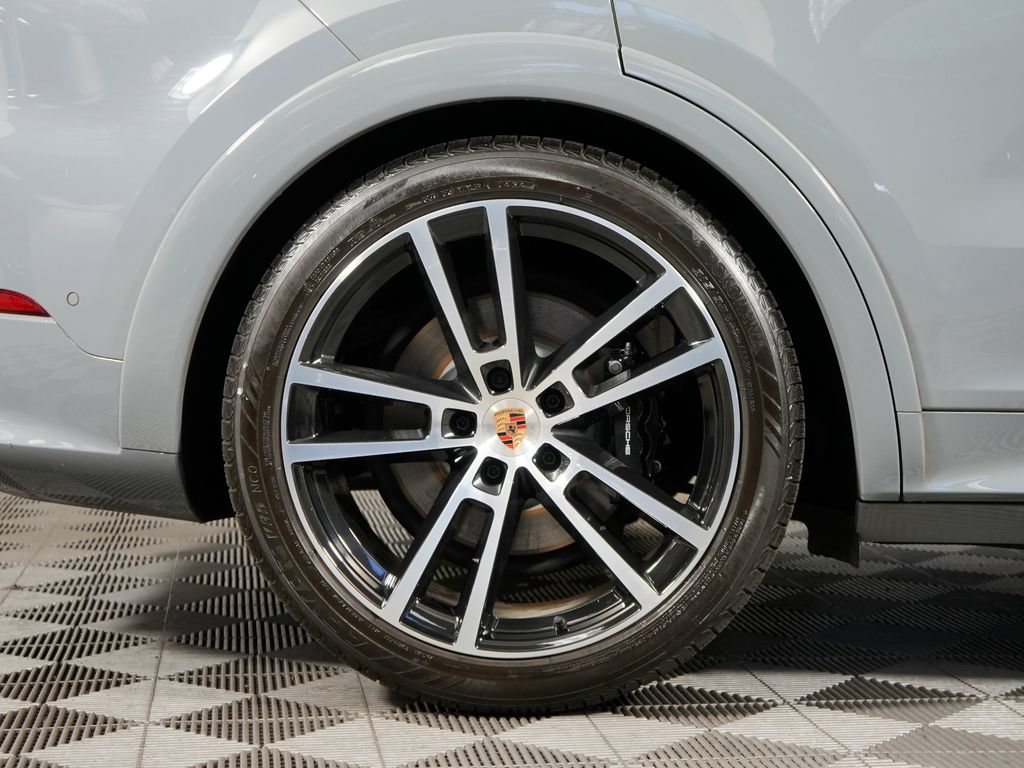 Certified 2025 Porsche Cayenne GTS AWD/4WD image 15