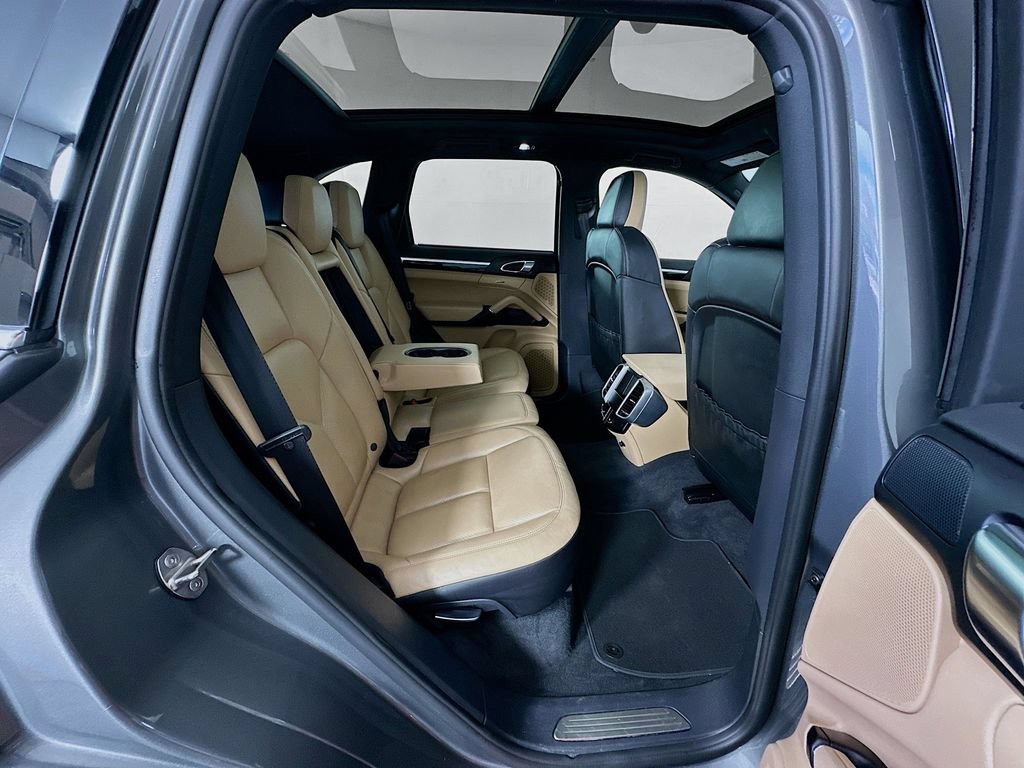 Used 2016 Porsche Cayenne AWD/4WD image 29