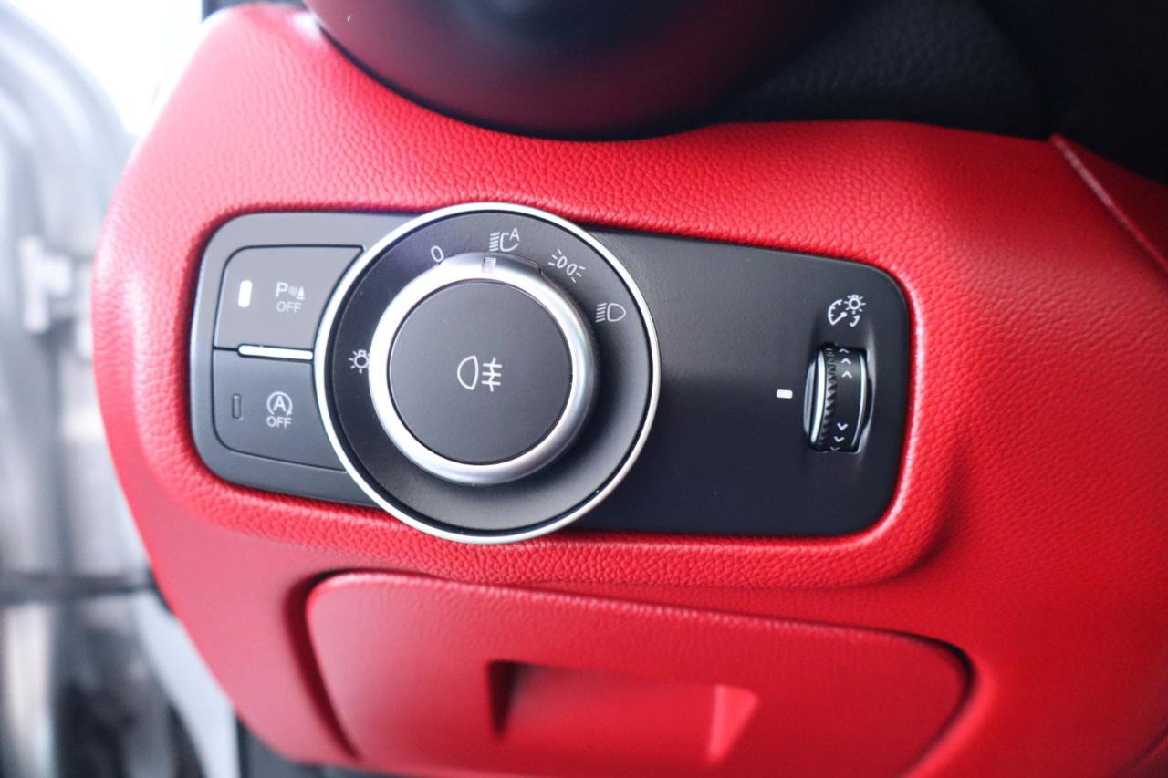 Used 2019 Alfa Romeo Giulia RWD image 25