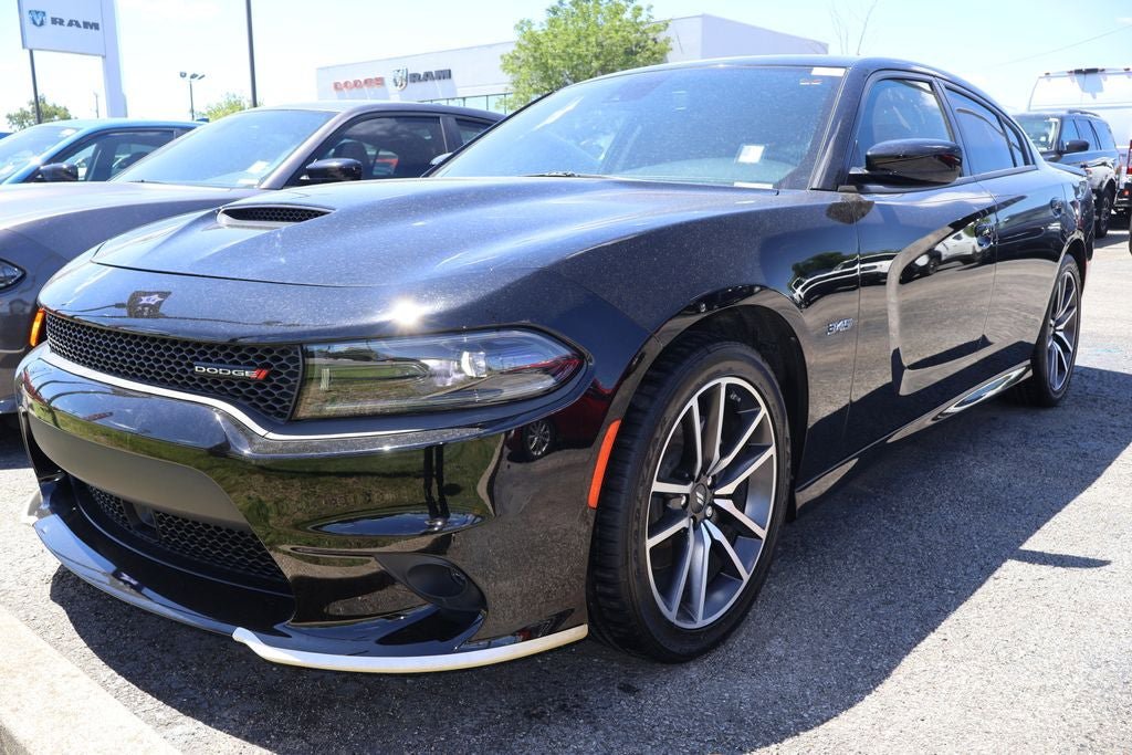 Used 2023 Dodge Charger R/T w/ Plus Group RWD image 2