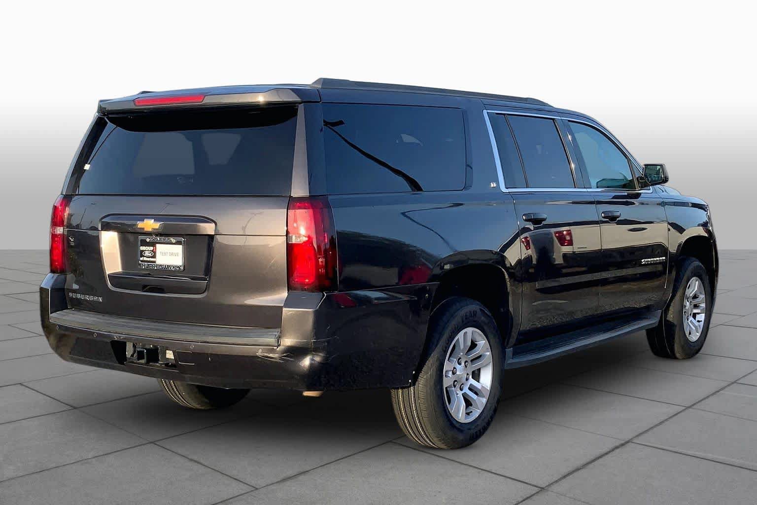 Used 2017 Chevrolet Suburban LT RWD image 13