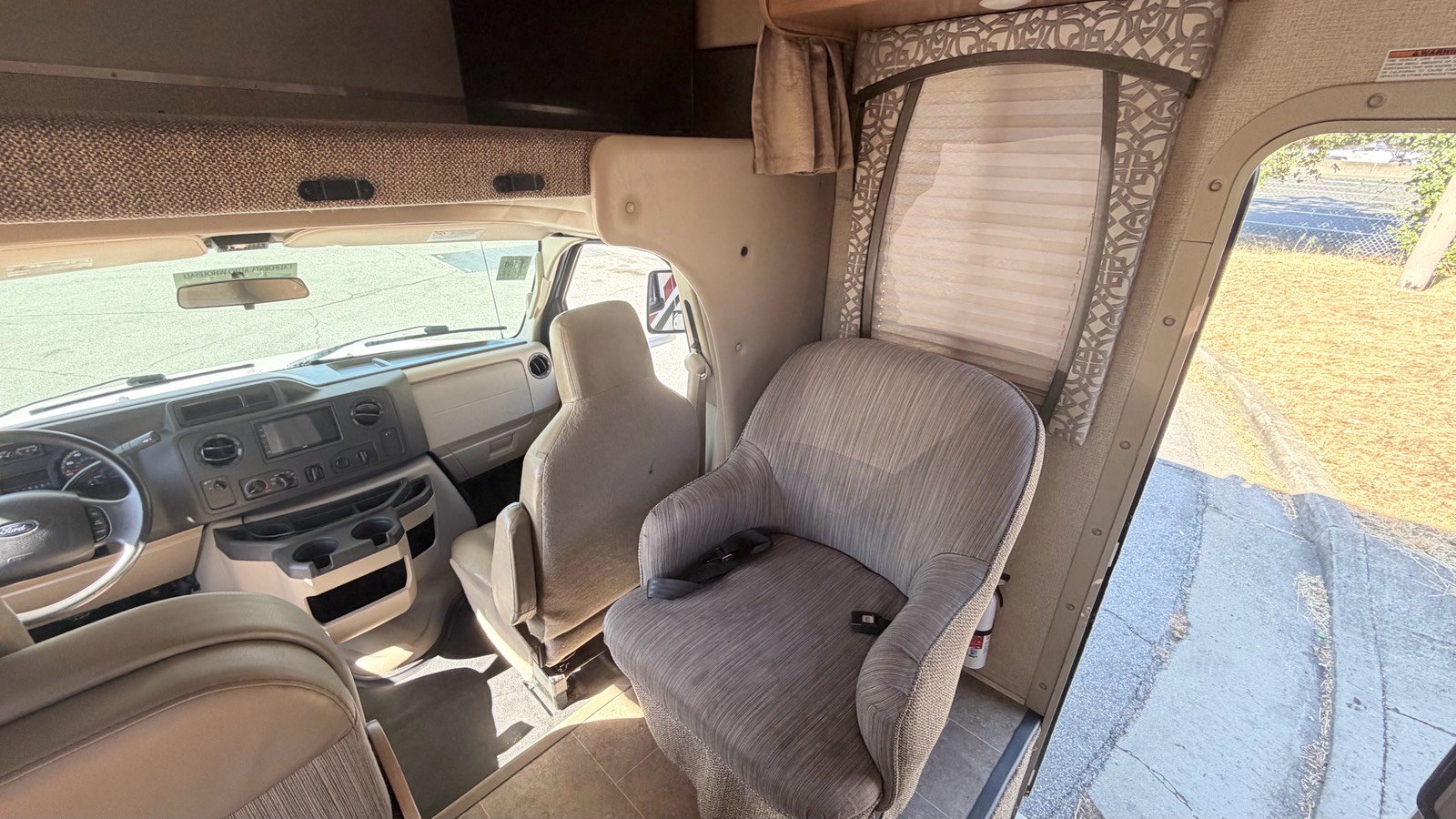 Used 2017 Ford E-450 and Econoline 450 Super Duty w/ Motorhome Prep Package RWD image 11