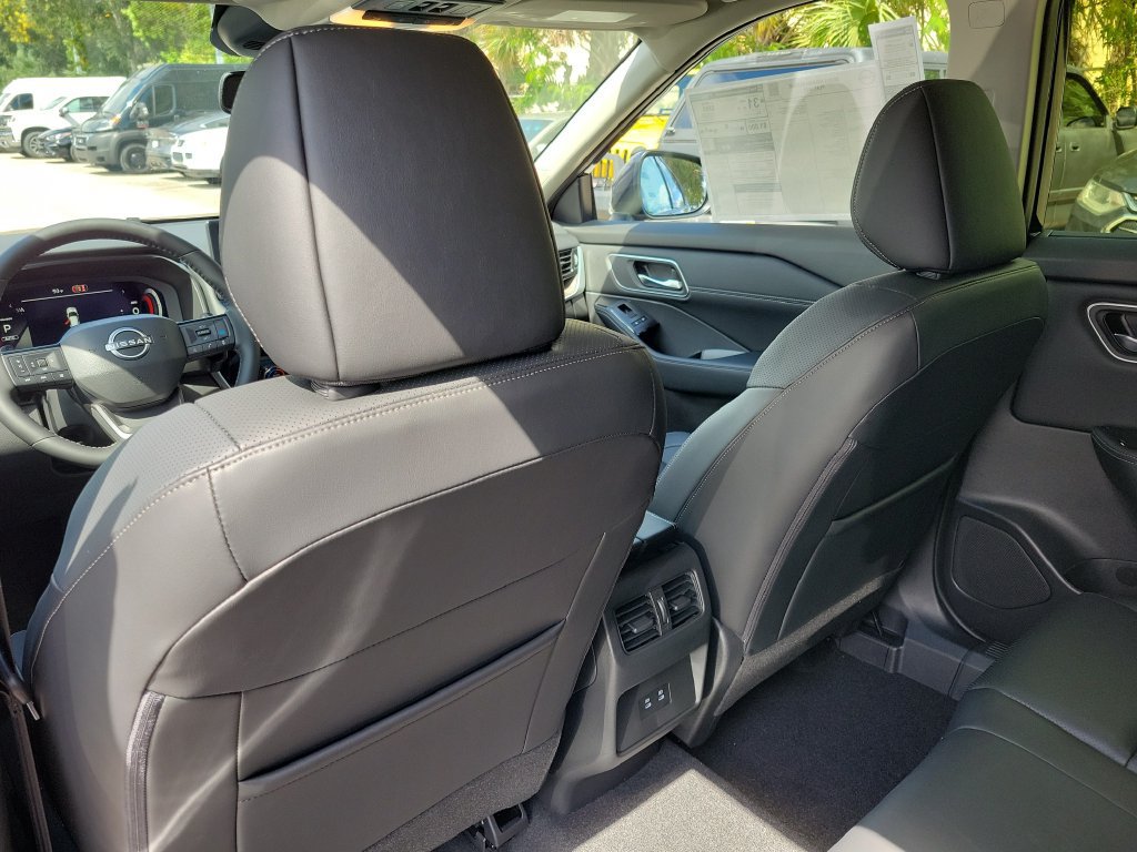New 2026 Nissan Rogue Platinum AWD/4WD image 17