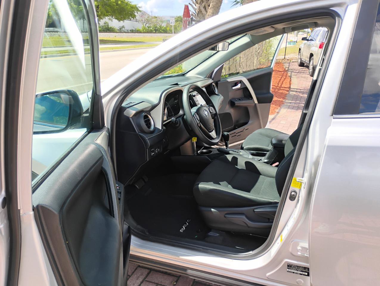 Used 2014 Toyota RAV4 XLE AWD/4WD image 8
