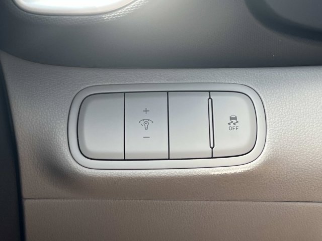 New 2026 Hyundai Venue SEL FWD image 32
