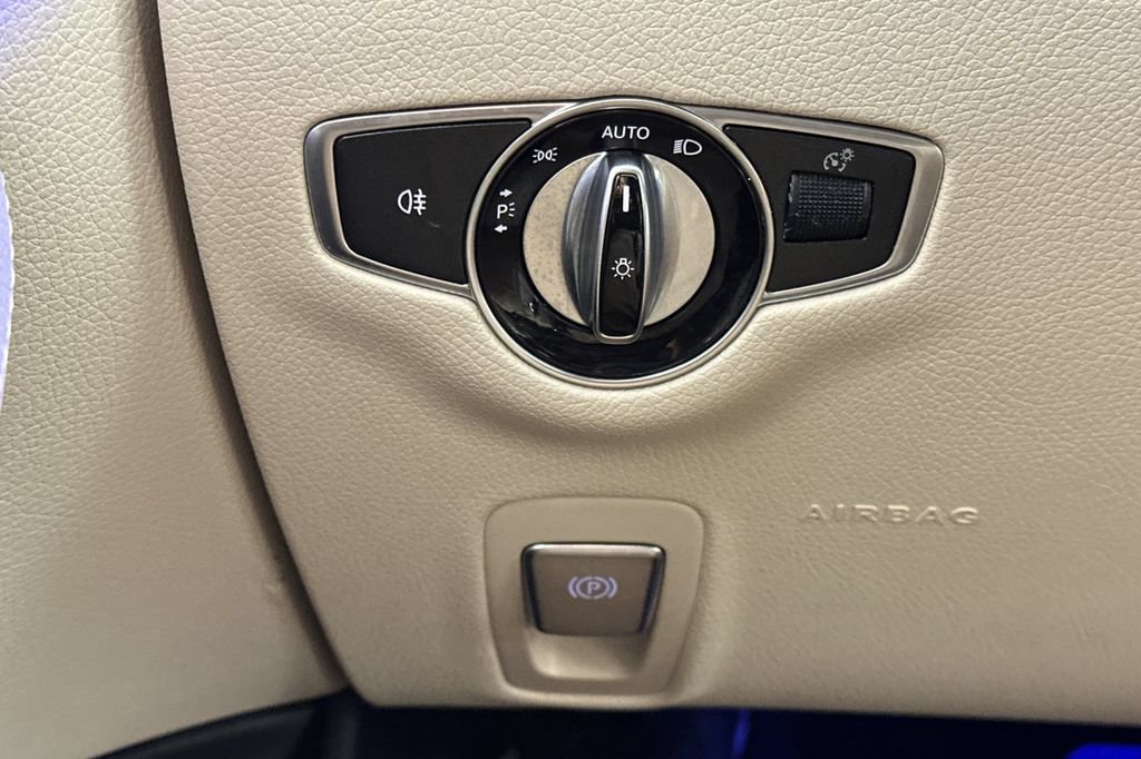 Used 2017 Mercedes-Benz E 300 image 34