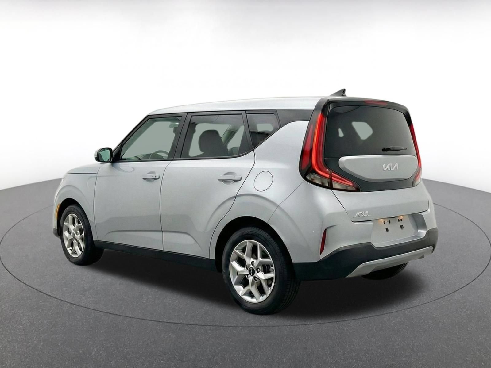 Used 2025 Kia Soul LX w/ LX Technology Package FWD image 6