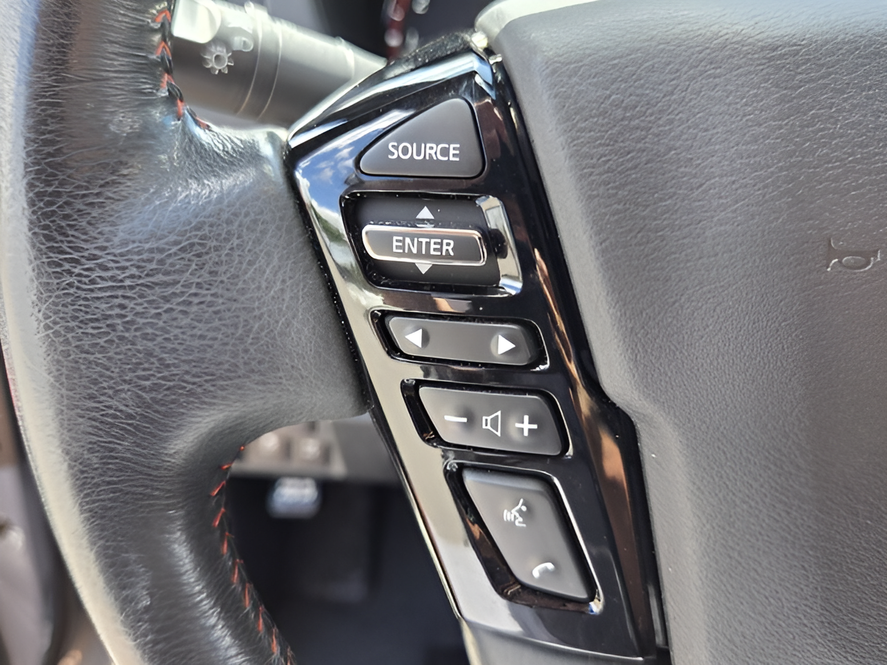 Used 2023 Nissan Frontier PRO-4X w/ Technology Package AWD/4WD image 29