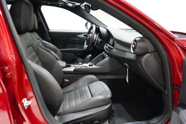 New 2025 Alfa Romeo Giulia Intensa AWD w/ Driving Assist Package image 34