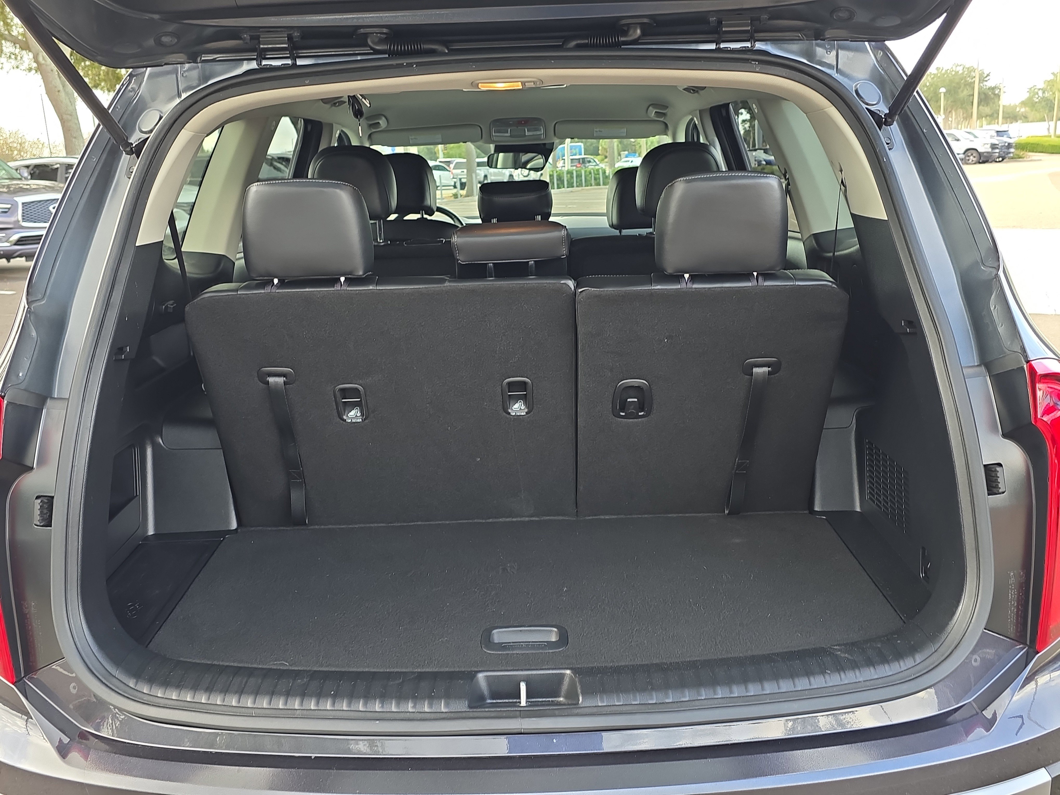 Certified 2025 Kia Telluride LX image 12