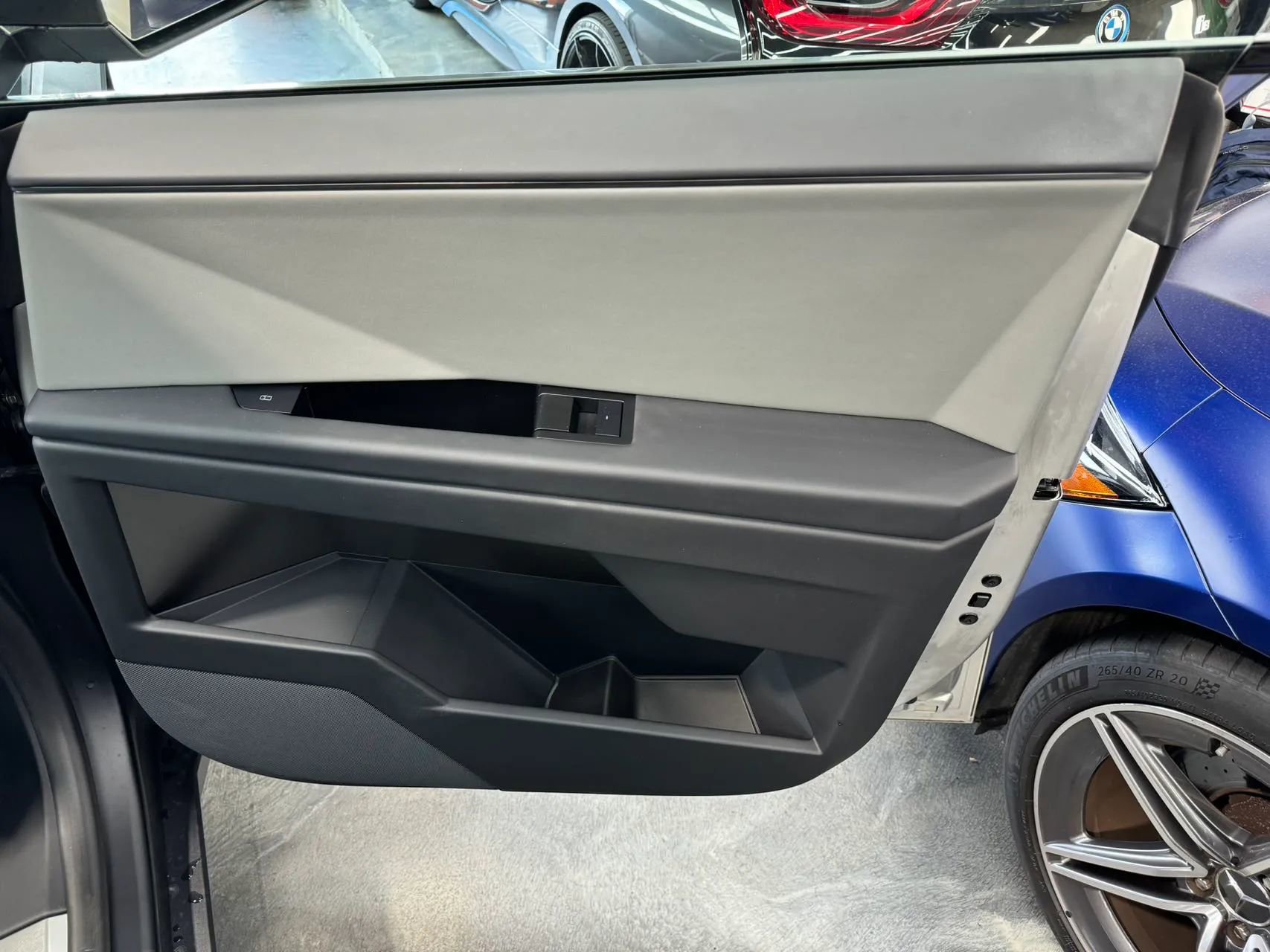 Used 2024 Tesla Cybertruck AWD Crew Cab image 7