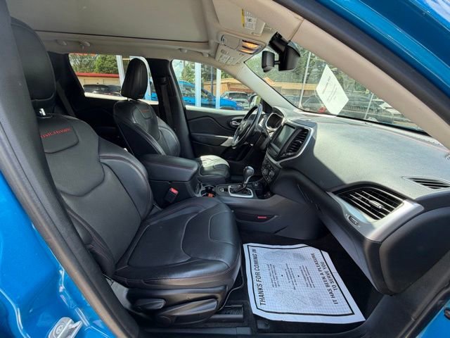 Used 2018 Jeep Cherokee Trailhawk AWD/4WD image 11