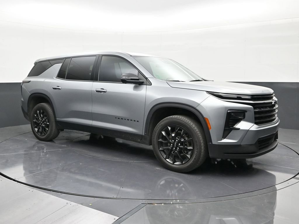 Used 2024 Chevrolet Traverse LS w/ Midnight/Sport Edition image 7